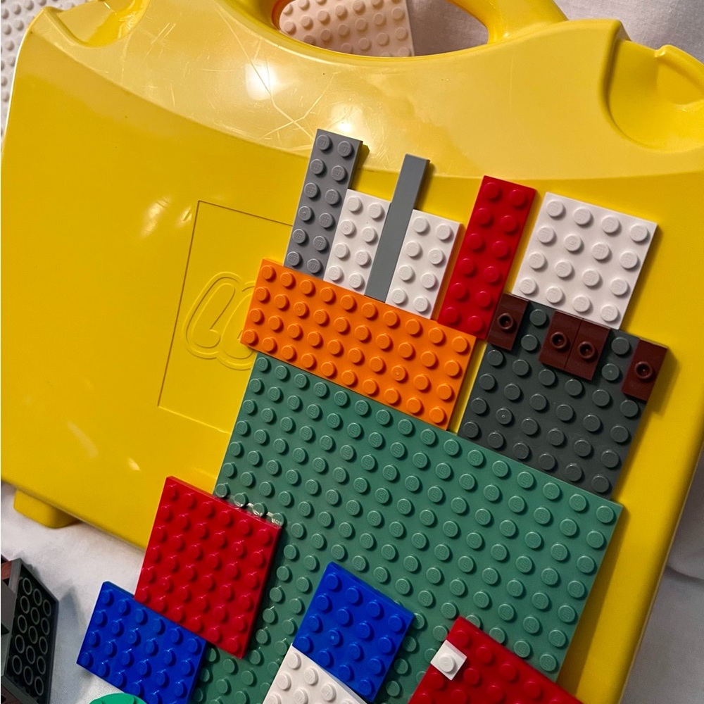 LEGO Bright Yellow Carry Case with 460 Various Sized Colorful Bricks & Bases - Picture 9 of 14